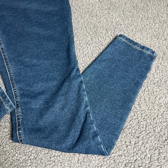 Hue Women's Stretch Slim Fit Pull On Denim Leggings Size M - Picture 3 of 10